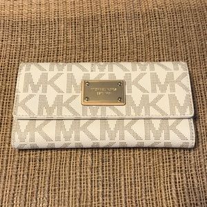 Michael Kors JetSet Collection Wallet
